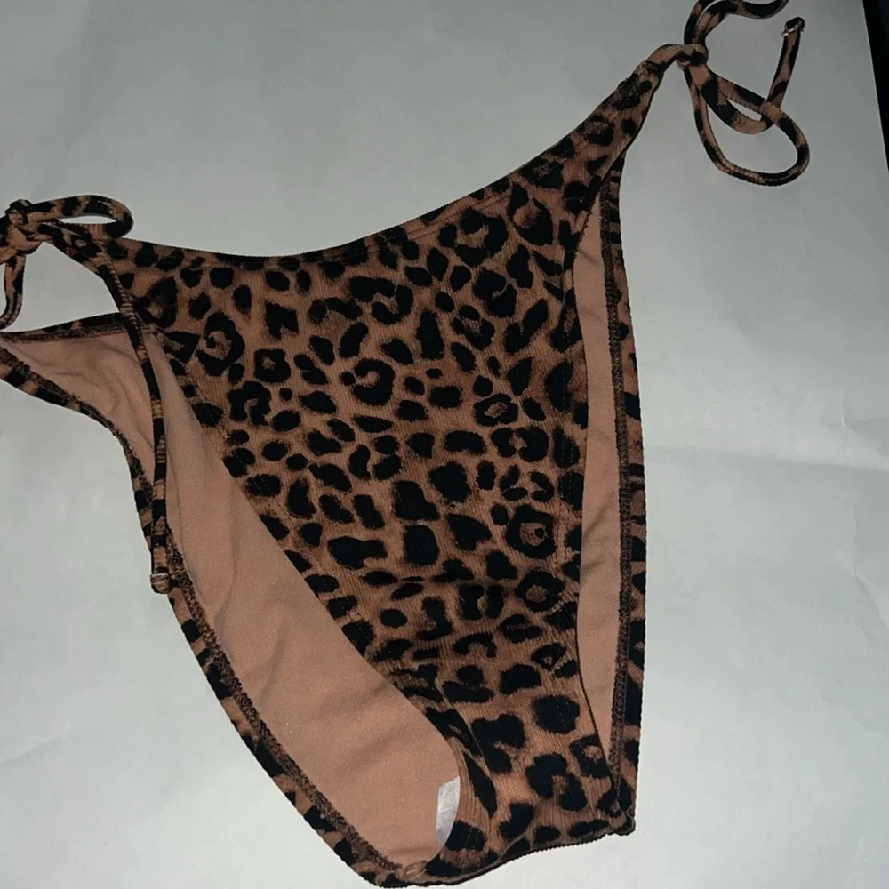 Women's Ribbed Textured Ultra High Leg Super Cheeky Side-Tie Bikini Bottom -NWT.